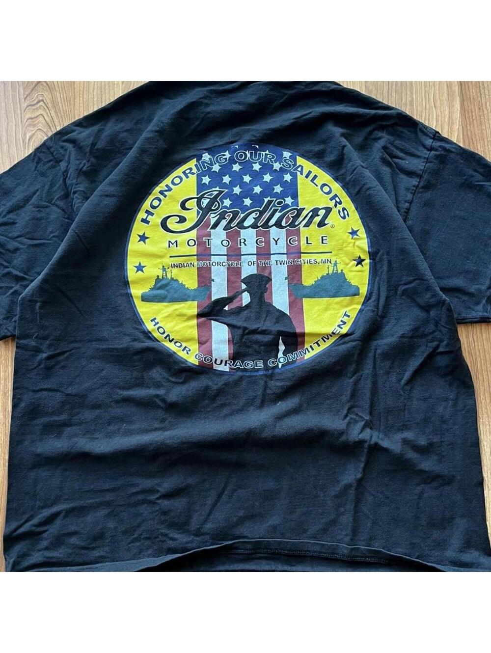 Motorcycle memorial club graphic tee | size L